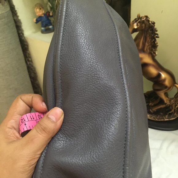 Authentic Coach Avery Hobo Bag - Picture 9 of 16